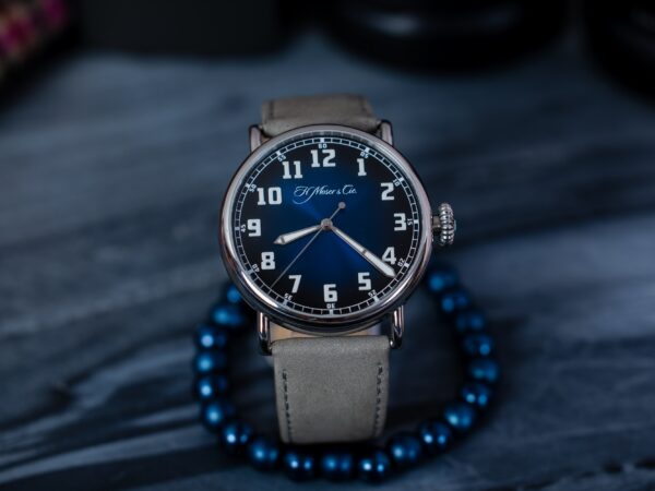 H.Moser & Cie. Centre Seconds Funky Blue Heritage