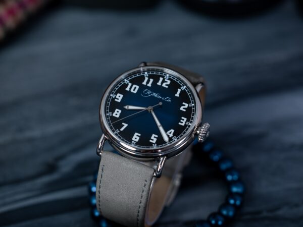 H.Moser & Cie. Centre Seconds Funky Blue Heritage