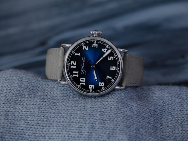 H.Moser & Cie. Centre Seconds Funky Blue Heritage