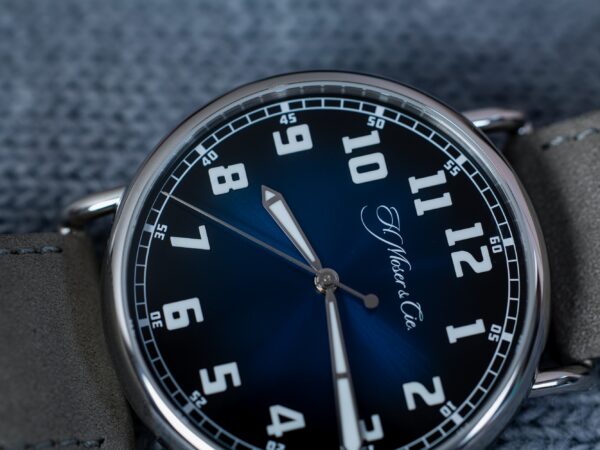 H.Moser & Cie. Centre Seconds Funky Blue Heritage