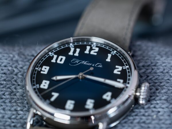 H.Moser & Cie. Centre Seconds Funky Blue Heritage