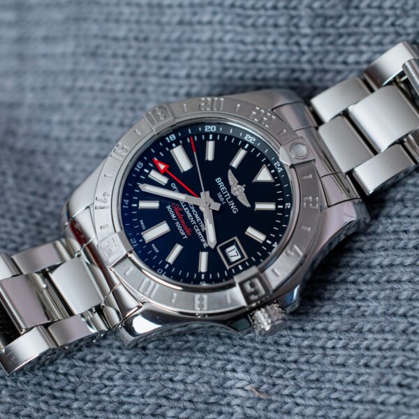 Breitling Avenger II 43 GMT